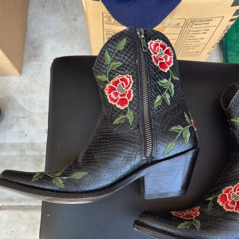 LIBERTY Black Boots with Red and Green Embroidery - Picture 5 of 12